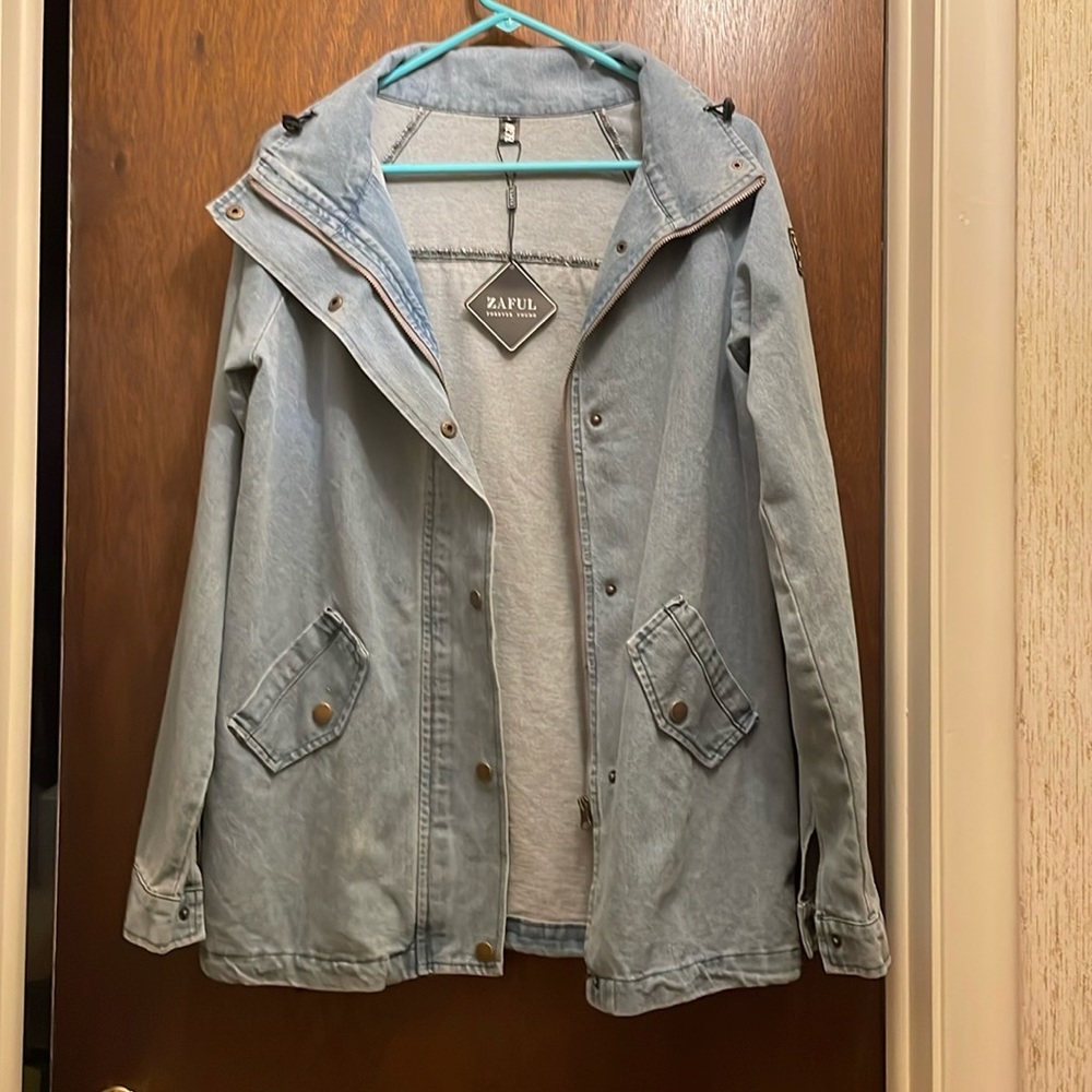 Zaful women’s size L light denim jacket-NWT